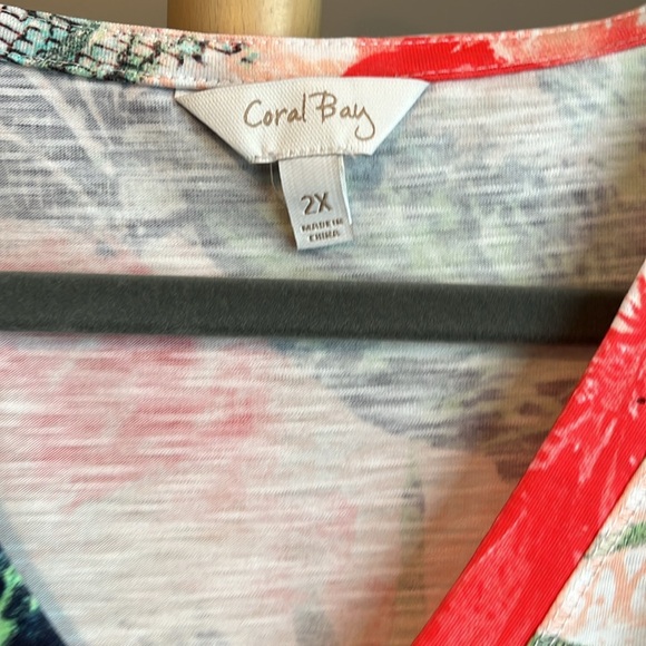 ⭐️⭐️PICK 5 / $20 NWT Coral Bay Pink Green 3/4 Sleeve Tie Front Blouse 2X - Picture 3 of 5